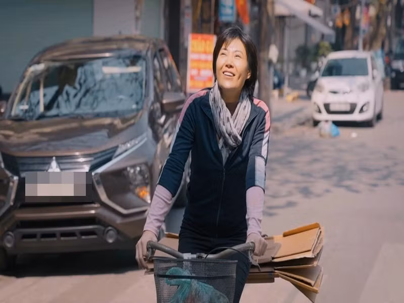 Thanh Hương tiếp tục chinh phục khán giả truyền hình khi vào vai Luyến trong Cuộc đời vẫn đẹp sao. Luyến của Thanh Hương là người phụ nữ vất vả kiếm tiền để trả nợ cho người chồng bội bạc. Ảnh: Phụ Nữ Việt Nam.