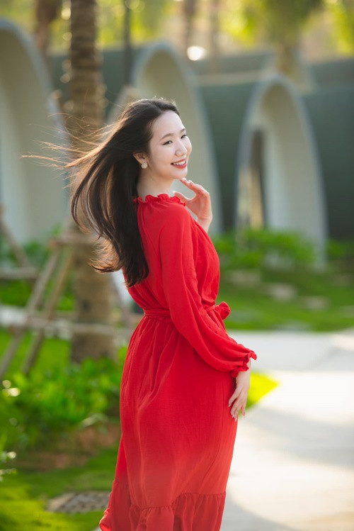 Ở đời thường, Phương Nhi sở hữu vẻ đẹp đầy ngọt ngào, trẻ trung.