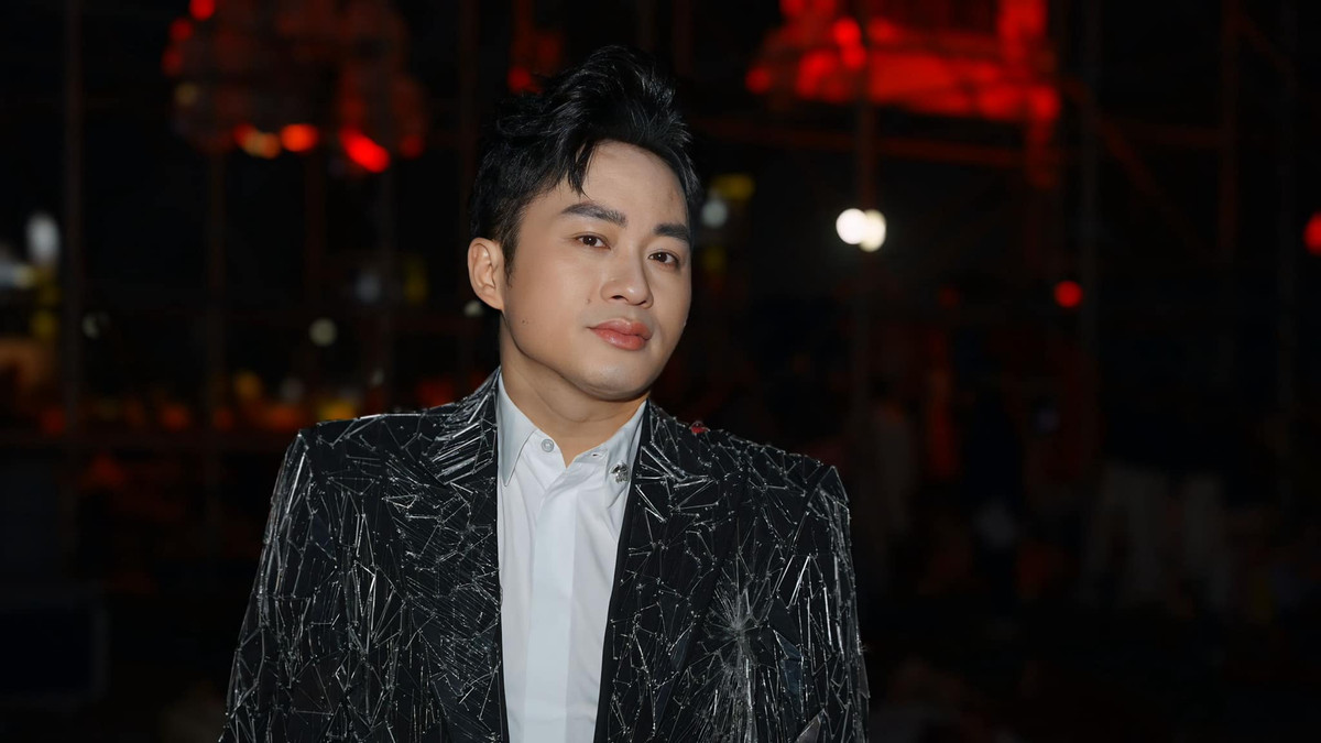 Theo Tùng Dương, chỉ khi có con, anh mới hiểu rằng bố anh đã hy sinh, chắt chiu cho con ra sao, đến mức ông quên hết cả thanh xuân. Ảnh: FB Tùng Dương.