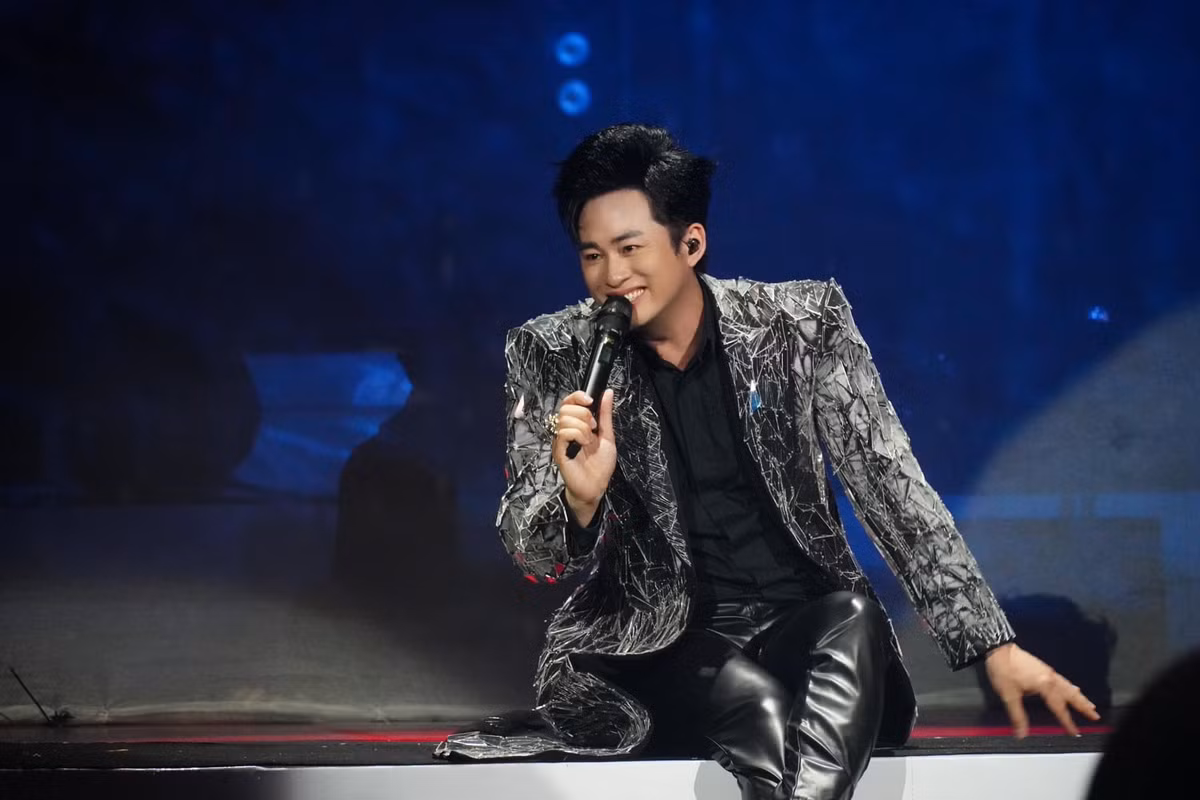 Cho tới bây giờ, Tùng Dương luôn coi bác ruột như người mẹ thứ 2 của mình. Ảnh: FB Tùng Dương.