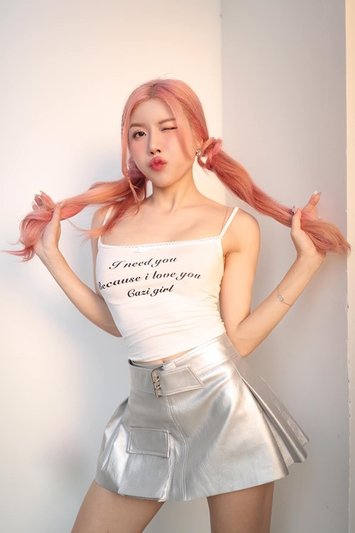 Trang Pháp quyết định xóa nốt ruồi duyên bên trái năm 2015.