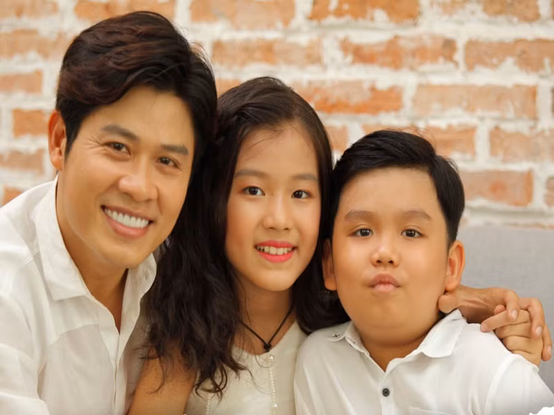 Nhạc sĩ Nguyễn Văn Chung hiện tại sống cùng hai con sau khi cuộc hôn nhân đầu tan vỡ. Ảnh: Đẹp.