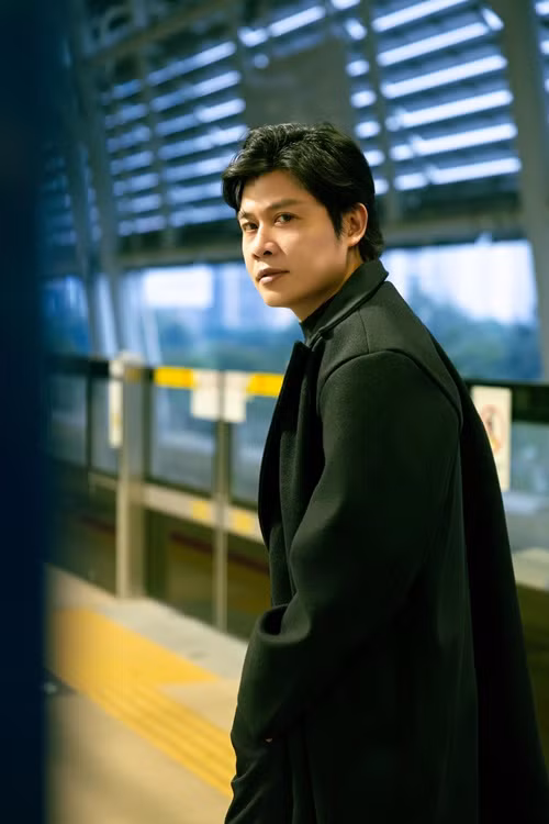 Bài hát Viết tiếp câu chuyện hòa bình trở thành hiện tượng vào đại lễ 30/4. “Cha đẻ” ca khúc này là nhạc sĩ Nguyễn Văn Chung. Nam nhạc sĩ chia sẻ trên Người Lao Động, Viết tiếp câu chuyện hòa bình là bài hát chủ đề của album cùng tên do anh phối hợp ca sĩ Nguyễn Duyên Quỳnh thực hiện cuối năm 2023, dịp mừng 79 năm Ngày thành lập Quân đội Nhân dân Việt Nam (22/12/1944-22/12/2023). Ảnh: FB Nguyễn Văn Chung.