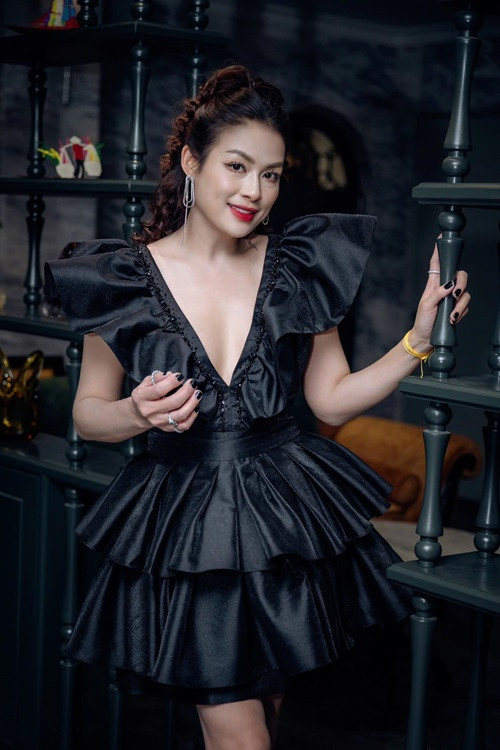 Khánh Ly gợi cảm, mặn mà sau 24 năm phim Hoa cỏ may lên sóng. Ảnh: FB Khánh Ly.