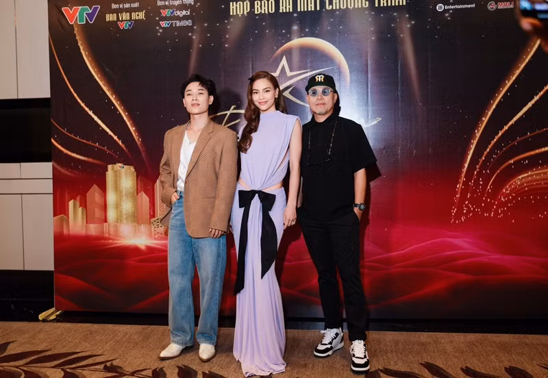 Hà Hồ ca hát, đắt show quảng cáo. Mới đây, cô trở lại truyền hình với vai trò giám khảo của chương trình Điểm hẹn tài năng của VTV. Ảnh: FB Hồ Ngọc Hà.