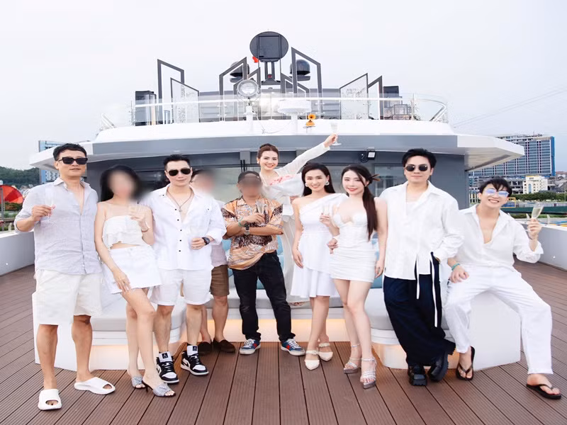 Lã Thanh Huyền chia sẻ trên Vietnamnet, chủ trương của nhóm là chơi thật vui và đoàn kết với nhau, tạo thành một hội thân thiết và hỗ trợ nhau trong công việc cũng như trong cuộc sống. Ảnh: FB Lã Thanh Huyền.