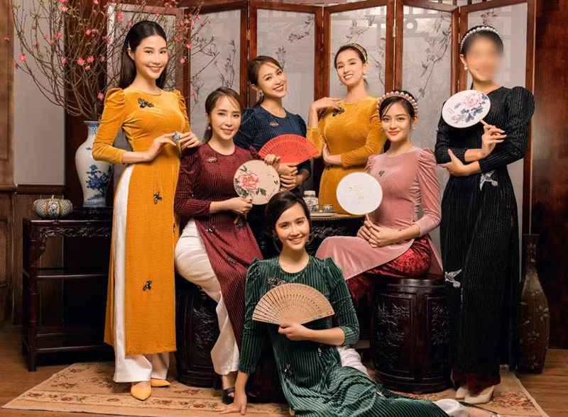 Nhiều thành viên trong nhóm của Lã Thanh Huyền là mỹ nhân Việt, như Huyền Lizzie, Thuỳ Anh, Ốc Thanh Vân, Diễm My 9x, Quỳnh Kool, Quỳnh Nga. Ảnh: FB Thuỳ Anh.