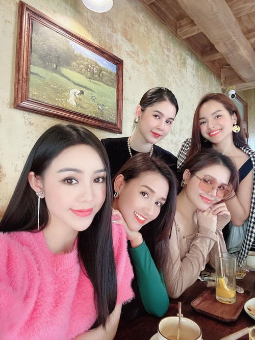 Các thành viên trong nhóm bạn thân của “nữ diễn viên giàu nhất miền Bắc” Lã Thanh Huyền đều xinh đẹp, trẻ trung. Ảnh: FB Lã Thanh Huyền.