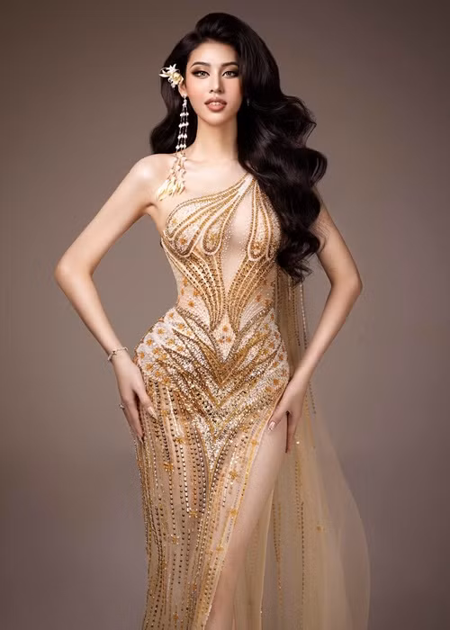  Nguyễn Hà Dịu Thảo sở hữu chiều cao 1m83 cùng số đo ba vòng 94 - 65 - 96 cm khi đoạt vương miện Miss International Queen Vietnam 2023 - Hoa hậu Chuyển giới Việt Nam 2023,