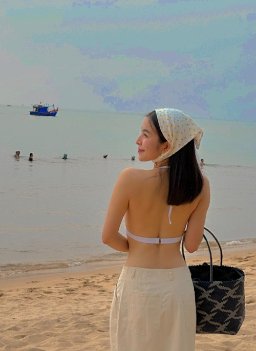 Không sở hữu chiều cao chuẩn và thân hình bốc lửa, Trần Vân vẫn hút mắt người đối diện nhờ vóc dáng cân đối. Ảnh: FB Trần Vân.