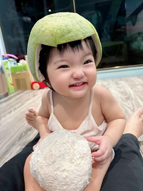 Con út của Khánh Thi - Phan Hiển nhiều lần bị bố mẹ đăng ảnh "dìm hàng".