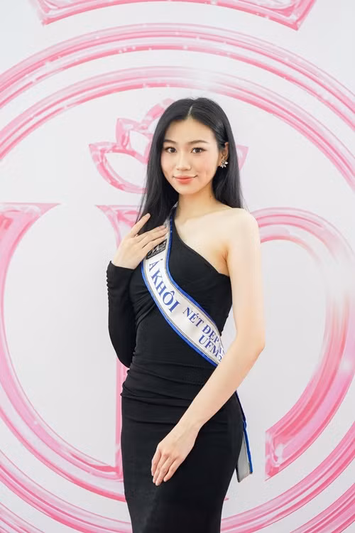 Chia sẻ trên Gia Đình Xã Hội, Huyền Cơ cho biết, Hoa hậu Việt Nam 2024 không chỉ đơn thuần là một sân chơi sắc đẹp, mà còn là cơ hội để cô khám phá và phát triển bản thân một cách toàn diện.