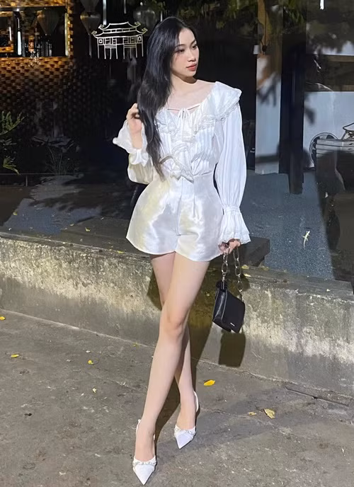 Huyền Cơ đoạt danh hiệu Á khôi cuộc thi Nét đẹp sinh viên Trường Đại học Tài chính Marketing năm 2023.