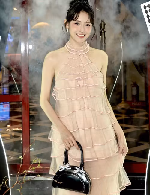 “Gà cưng” một thời của Khắc Tiệp lấy lại được vóc dáng thon thả sau hơn 1 năm có con thứ 2.