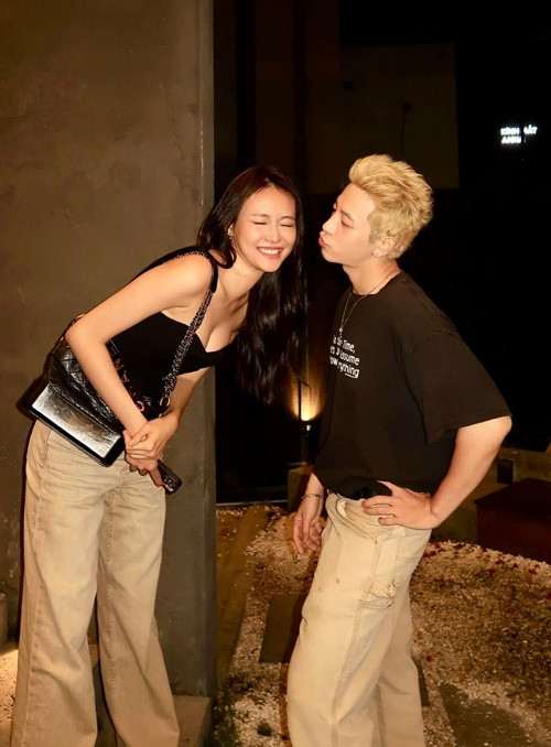 Nữ người mẫu chia sẻ trên Hoa Học Trò, không có nhiều bạn diễn nam sở hữu chiều cao tương ứng với cô. Thậm chí, Trương Mỹ Nhân từng bị tách khỏi một số dự án do ê-kíp không tìm ra diễn viên nam có chiều cao phù hợp.