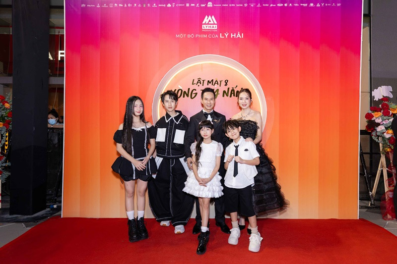 Các con của vợ chồng Lý Hải gồm: Rio, Cherry, Mio và Sunny góp mặt trong phim.
