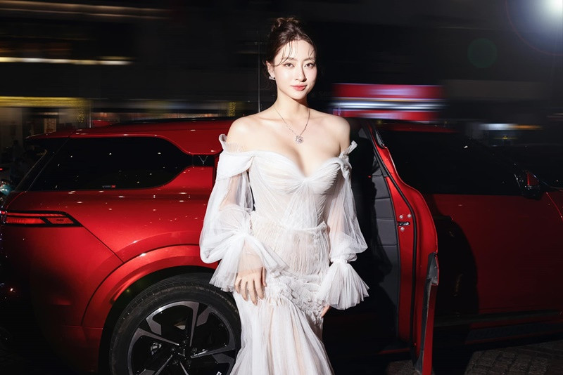 Nhan sắc của Lương Thùy Linh “thăng hạng” sau 6 năm cô rời cuộc thi Miss World Vietnam 2019. Ảnh: FB Lương Thùy Linh.