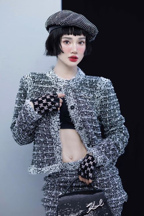Nhã Phương thử nhiều kiểu tóc, phong cách trang điểm. Không ít lần, vợ Trường Giang khiến fan trầm trồ vì tạo hình phá cách, trẻ trung. Một số người hâm mộ cho rằng Nhã Phương như "hồi teen".