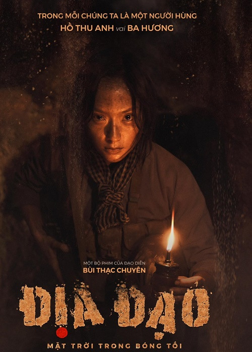 Hồ Thu Anh vào vai nữ du kích Ba Hương trong phim Địa đạo: Mặt trời trong bóng tối. Nữ diễn viên chia sẻ trên Tiền Phong, quá trình thử vai diễn ra vất vả, kéo dài tới 4 tháng. Sau khoảng 20 lần, Hồ Thu Anh mới được đạo diễn Bùi Thạc Chuyên đồng ý cho đóng vai Ba Hương. Ảnh: FB Hồ Thu Anh.