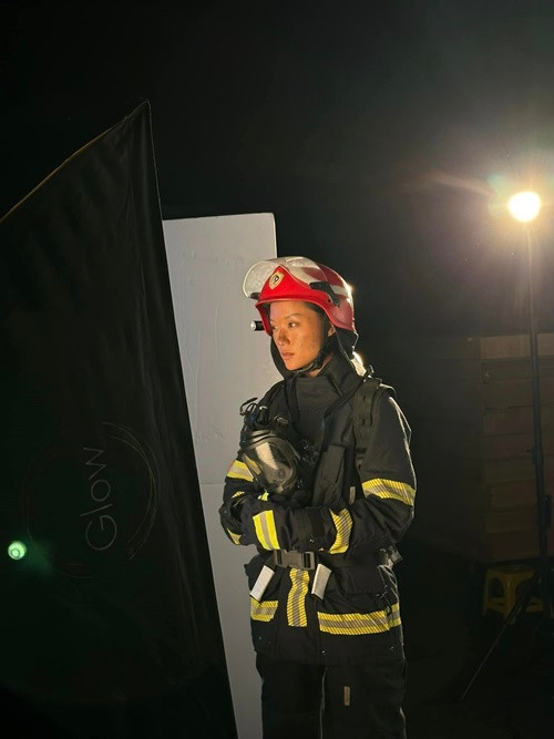 Nữ diễn viên phim Địa đạo: Mặt trời trong bóng tối không được đào tạo diễn xuất bài bản. Hồ Thu Anh thừa nhận, cô còn nhiều hạn chế về đài từ, thiếu kinh nghiệm diễn xuất. "Vì không có nhiều kinh nghiệm nên tôi làm mọi thứ không bị dập khuôn", cô chia sẻ. Ảnh: FB Hồ Thu Anh.