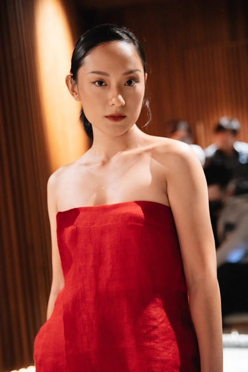 Nữ diễn viên thoải mái tạo dáng trước ống kính máy ảnh. Ảnh: FB Hồ Thu Anh.