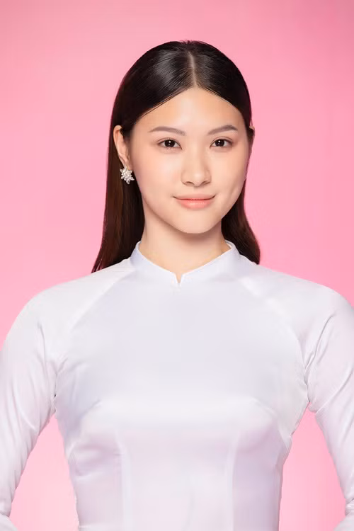 Mới đây, ban tổ chức Hoa hậu Việt Nam 2024 công bố ảnh mặt mộc của 41 thí sinh vào chung khảo. Một trong những gương mặt gây ấn tượng là Nguyễn Thu Thảo. Nhiều khán giả khen ngợi Thu Thảo vẫn cuốn hút dù ít son phấn. Ảnh: Tiền Phong.