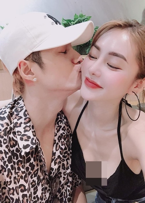  Linh Chi - Lâm Vinh Hải công khai hẹn hò năm 2017. Tháng 10/2017, Linh Chi xác nhận tạm chia tay Lâm Vinh Hải để suy nghĩ kỹ hơn về mối quan hệ tình cảm này và do áp lực dư luận, dù bản thân vẫn còn yêu. Vài tháng sau, cặp đôi tái hợp.