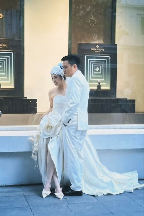 Trên trang cá nhân, Hoa hậu Nông Thúy Hằng vừa chia sẻ loạt ảnh hậu trường chụp ảnh cưới. Ảnh: FB Nông Thúy Hằng.