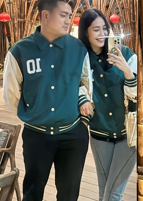 Bạn trai của Nông Thúy Hằng tên Hiếu, sinh năm 1991 hơn nàng hậu 8 tuổi. Theo Dân Việt, nửa kia của Nông Thúy Hằng đang là Phó Giám đốc một công ty khoáng sản tại Lào. Ảnh: FB Nông Thúy Hằng.