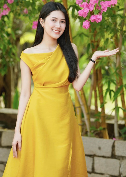 Thùy Nhiên cho biết, cô tự tin diễn thuyết trước đám đông, có khả năng cảm nhạc, hát, múa, vẽ, đàn piano, cắm hoa, nấu ăn.