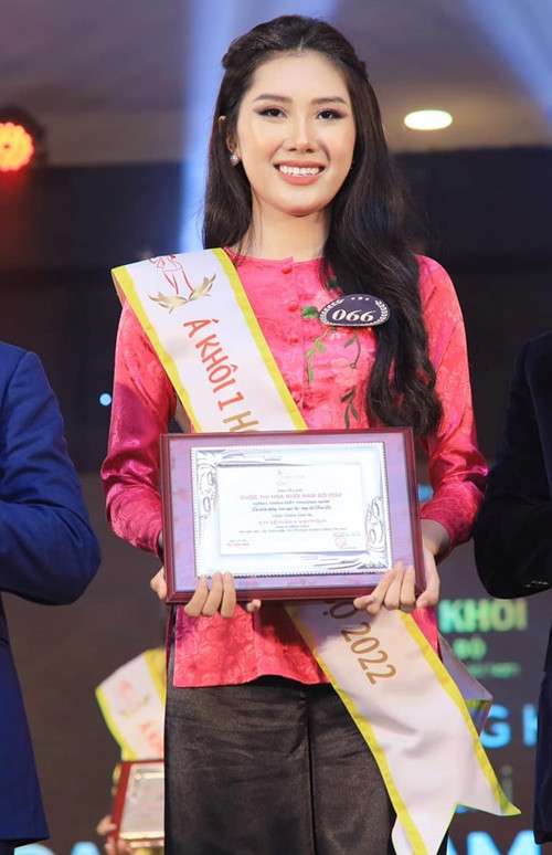 Trong chung kết Hoa khôi Nam Bộ 2022, Thùy Nhiên đoạt danh hiệu á khôi 1.