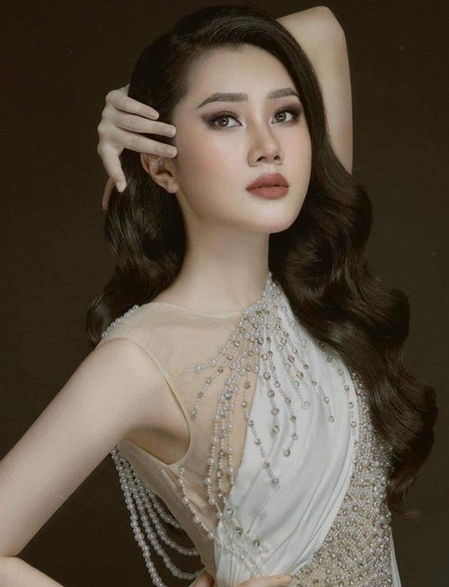 Người đẹp đến từ Vĩnh Long tham gia một số thi nhan sắc cách đây 3 năm.