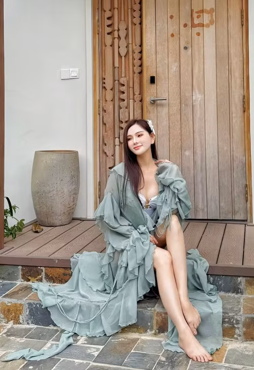 Sắc vóc của Thu Thủy nuột nà sau 2 lần sinh nở.