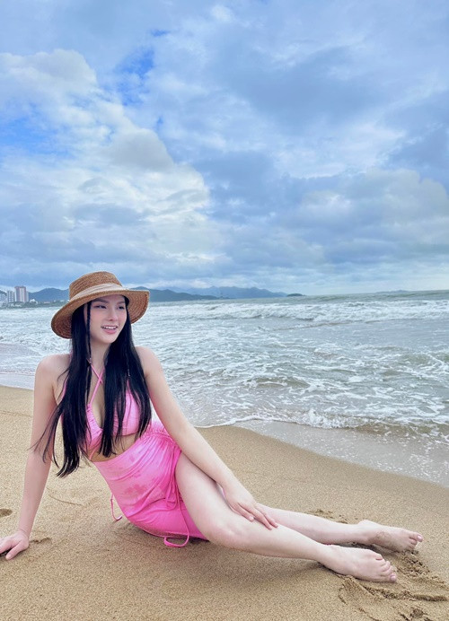 Từ năm 2007-2009, nữ ca sĩ xinh đẹp được mệnh danh là nàng “công chúa của V-pop”.