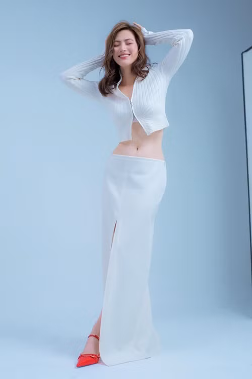 Phương Anh Đào sinh năm 1992, sở hữu vóc dáng mảnh mai. Ảnh: FB Phương Anh Đào.