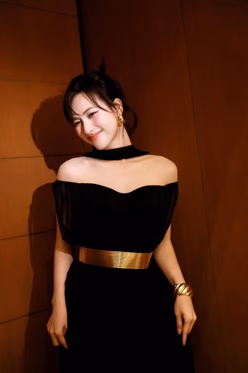 Phương Anh Đào diện trang phục không quá táo bạo. Ảnh: FB Phương Anh Đào.