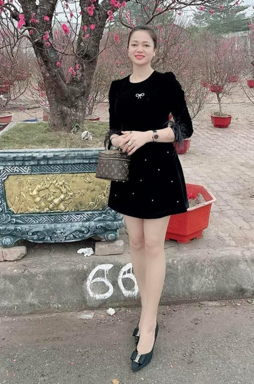 Cô chọn phong cách thanh lịch trong những chuyến công tác. Hiện tại, Thu Hà kinh doanh mảng bất động sản. Ảnh: FB Thu Hà.