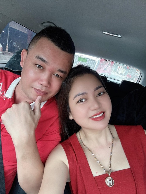 Chuyện tình của Hiệp Gà và Thu Hà được gia đình đôi bên và các con ủng hộ. Theo nam diễn viên hài, anh dự định tổ chức một bữa tiệc ấm cúng để thể hiện sự trân trọng với bạn gái. Ảnh: FB Thu Hà.