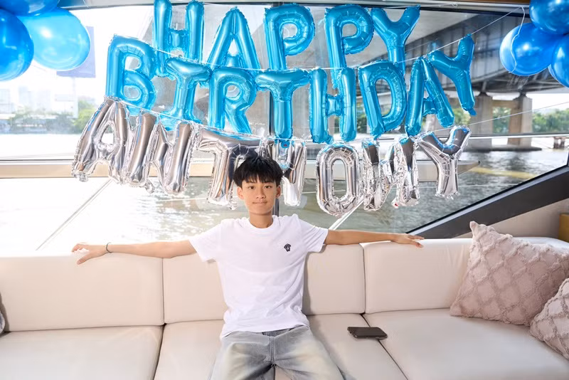 Con trai Lệ Quyên đón tuổi mới bên gia đình và bạn bè. Ảnh: FB Lệ Quyên.