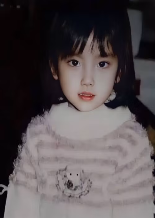 Quỳnh Trang xinh xắn, đáng yêu khi còn bé.