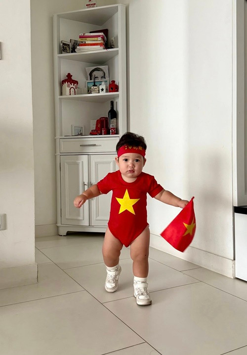 Con trai Hà Anh chào đời vào tháng 5/2024, mang hai dòng máu: Việt - Anh. Ảnh: FB Hà Anh.