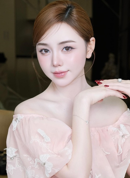Quỳnh Kool giành giải Nữ diễn viên chính xuất sắc tại Cánh diều 2023 cho vai Hạnh trong phim Đừng làm mẹ cáu. Ảnh: FB Quỳnh Kool.