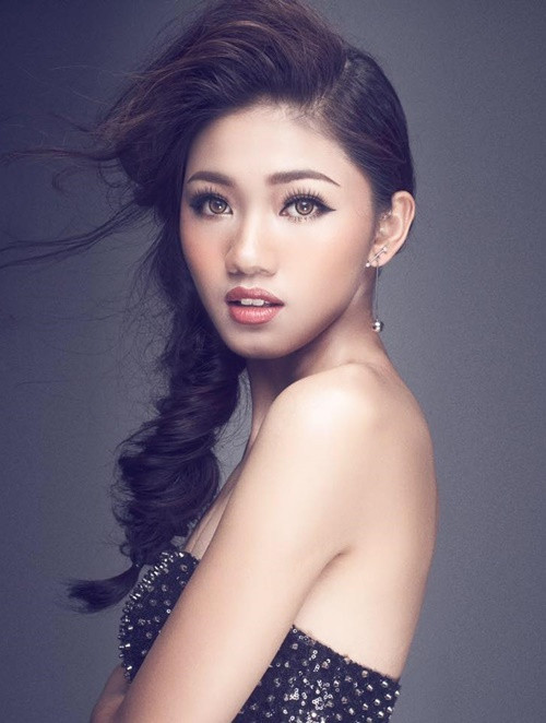 Ngô Thanh Thanh Tú sinh năm 1994, đoạt ngôi vị Á hậu 1 cuộc thi Hoa hậu Việt Nam 2016.