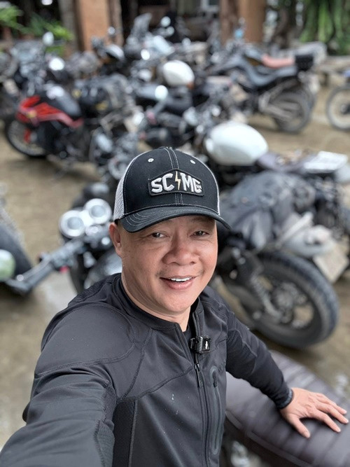 Quang Minh vừa đi từ thiện trước khi vướng lùm xùm. Ảnh: FB Quang Minh.