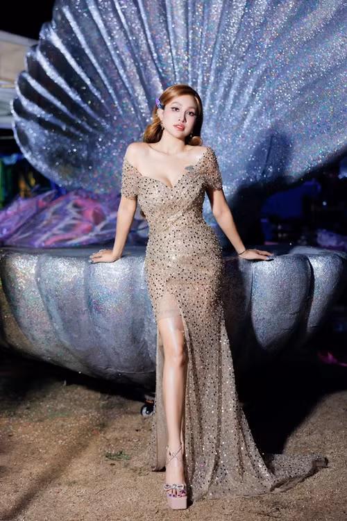 Vân Hugo chưa lên tiếng về ồn ào quảng cáo sữa. Tuy nhiên, cô có động thái khóa bình luận người lạ trên trang cá nhân Facebook. Ảnh: FB Vân Hugo.