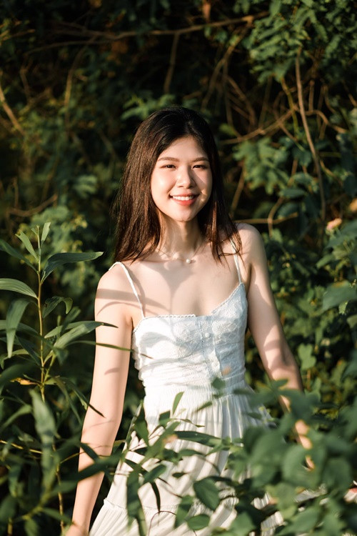 Người đẹp đã tốt nghiệp chuyên ngành Kinh doanh Quốc tế tại trường ĐH RMIT Việt Nam trước thời hạn 6 tháng. Ảnh: FB Linh Đan.