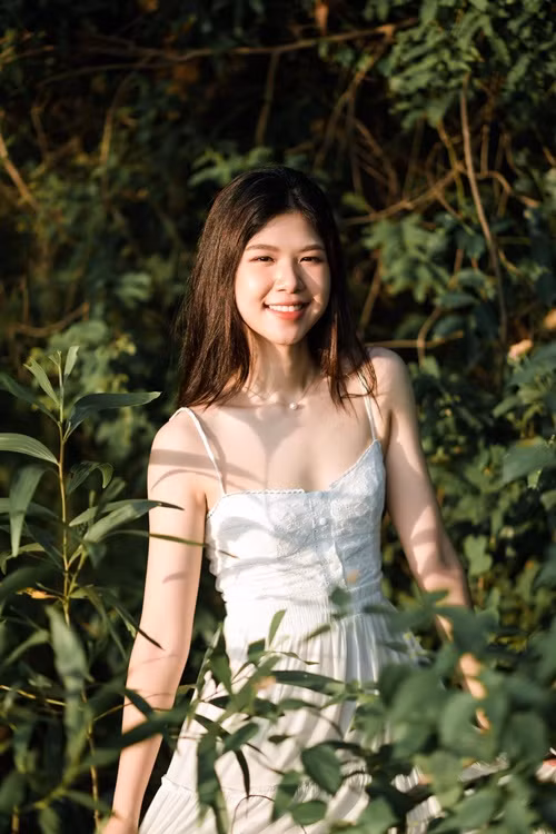 Người đẹp đã tốt nghiệp chuyên ngành Kinh doanh Quốc tế tại trường ĐH RMIT Việt Nam trước thời hạn 6 tháng. Ảnh: FB Linh Đan.