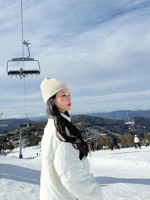 Theo Tiền Phong, Linh Đan từng giải Hoa khôi cuộc thi Điển Sắc Thiên Thanh 2021 do trường THPT Chuyên Lê Quý Đôn tổ chức, giải Ba đơn nữ (Á khôi 2) Hội thi Học sinh - Sinh viên Tài năng Thanh lịch TP. Đà Nẵng 2021. Ảnh: FB Linh Đan.