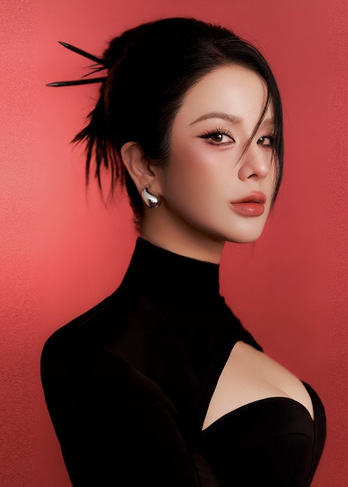 Diệp Lâm Anh khoe vòng một căng đầy hút mắt. Ảnh: FB Diệp Lâm Anh.