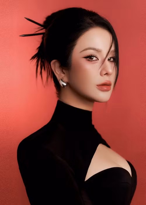 Diệp Lâm Anh khoe vòng một căng đầy hút mắt. Ảnh: FB Diệp Lâm Anh.